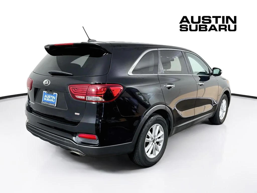 Used 2019 Black Kia L image 7