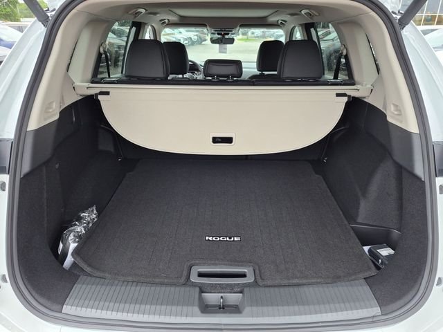 Used 2026 White Nissan Dark Armor image 27
