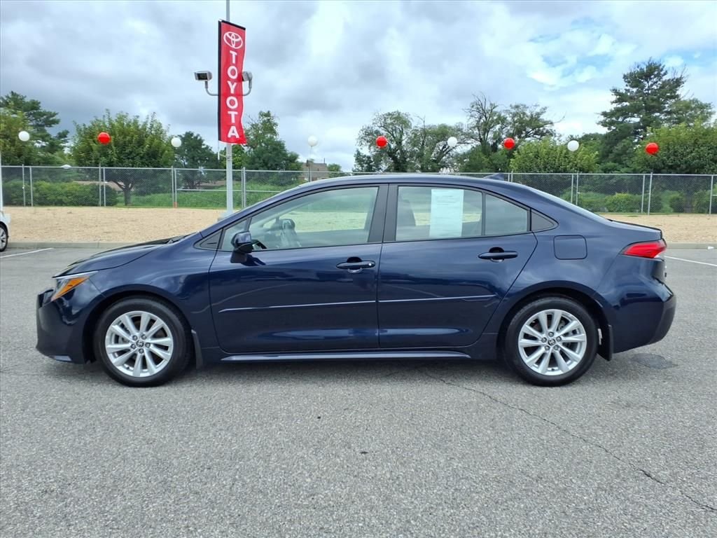Certified Used 2025  Toyota LE image 8