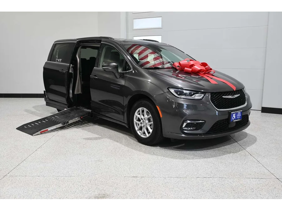 Used 2022 GRAY Chrysler Touring L Mobility Handicap Van image 2