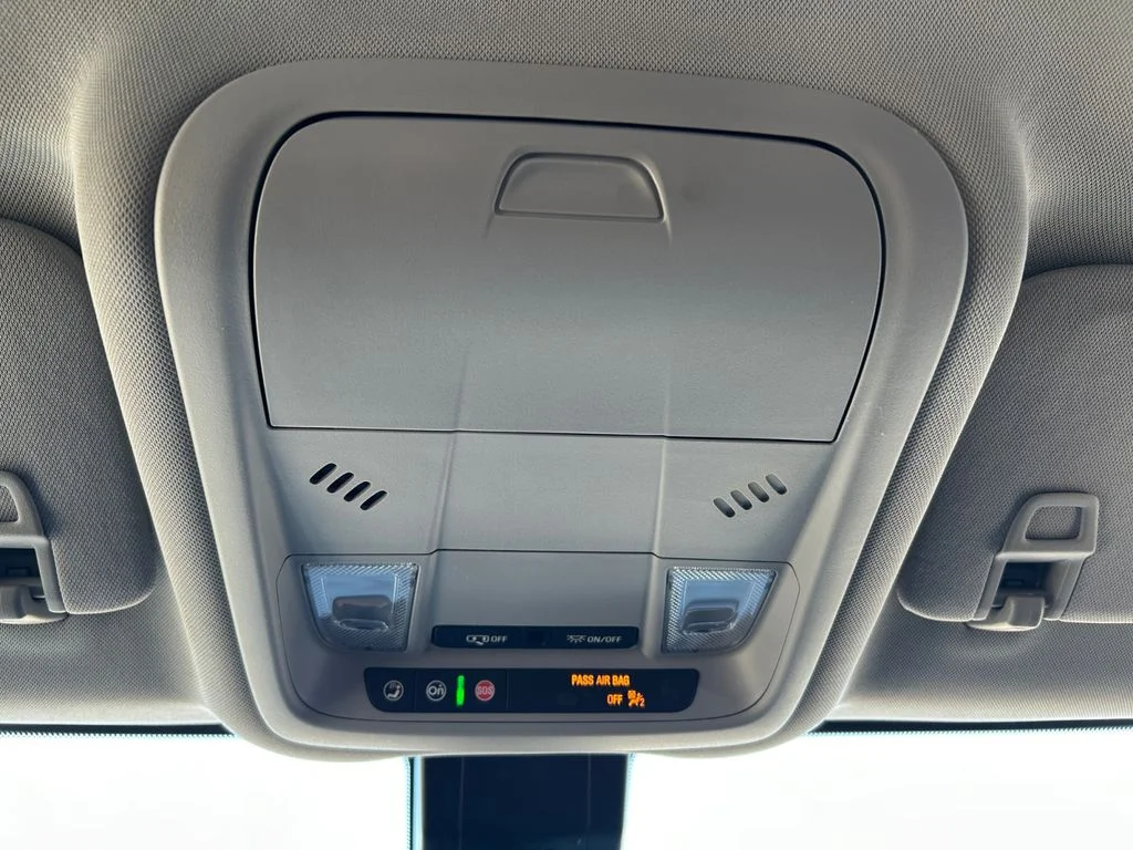 Used 2022 White Chevrolet LT image 29