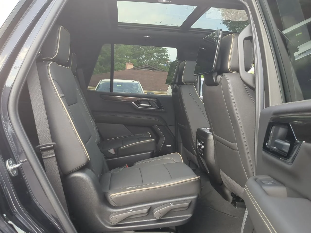 New 2026 Titanium Rush Metallic GMC Elevation image 28