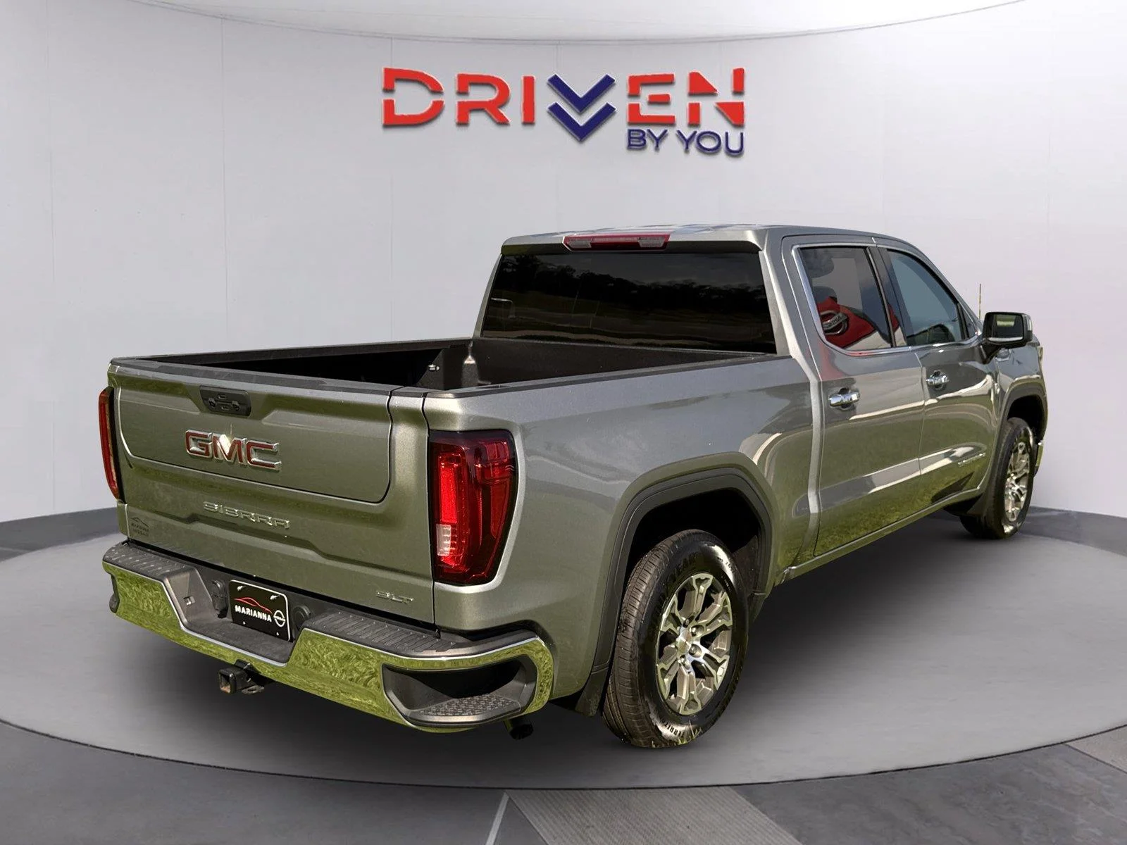 Used 2025 Sterling Metallic GMC SLT image 4