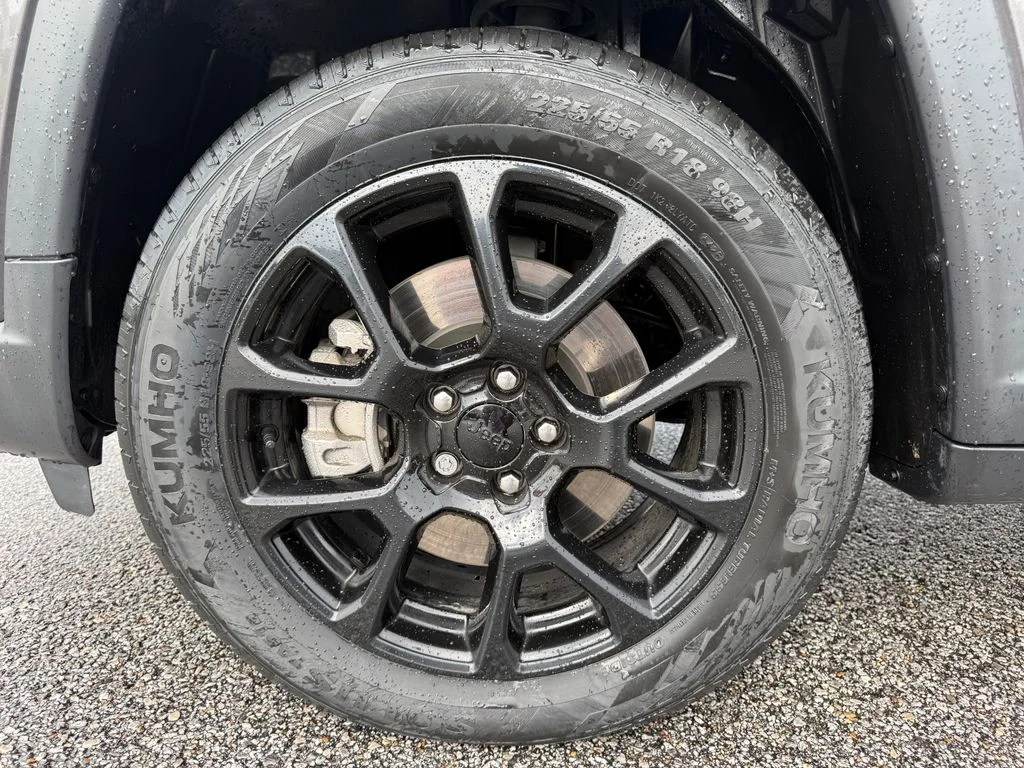 Used 2023 Gray Jeep Latitude image 24