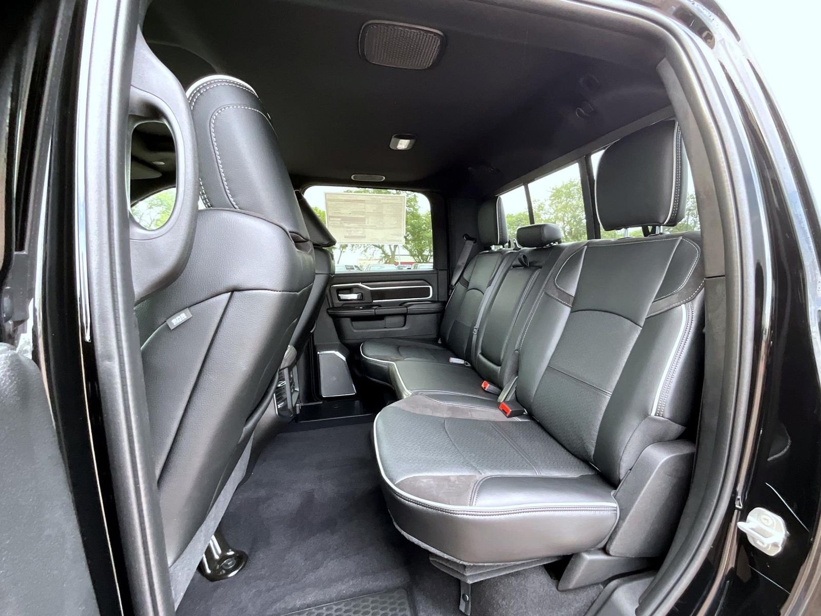 New 2026 Diamond Black Crystal Pearl-Coat Exterior Paint RAM Laramie image 12