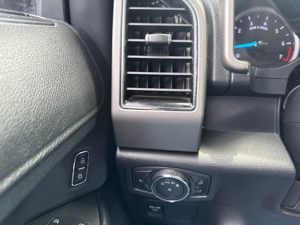 Used 2019 Gray Ford XLT image 24