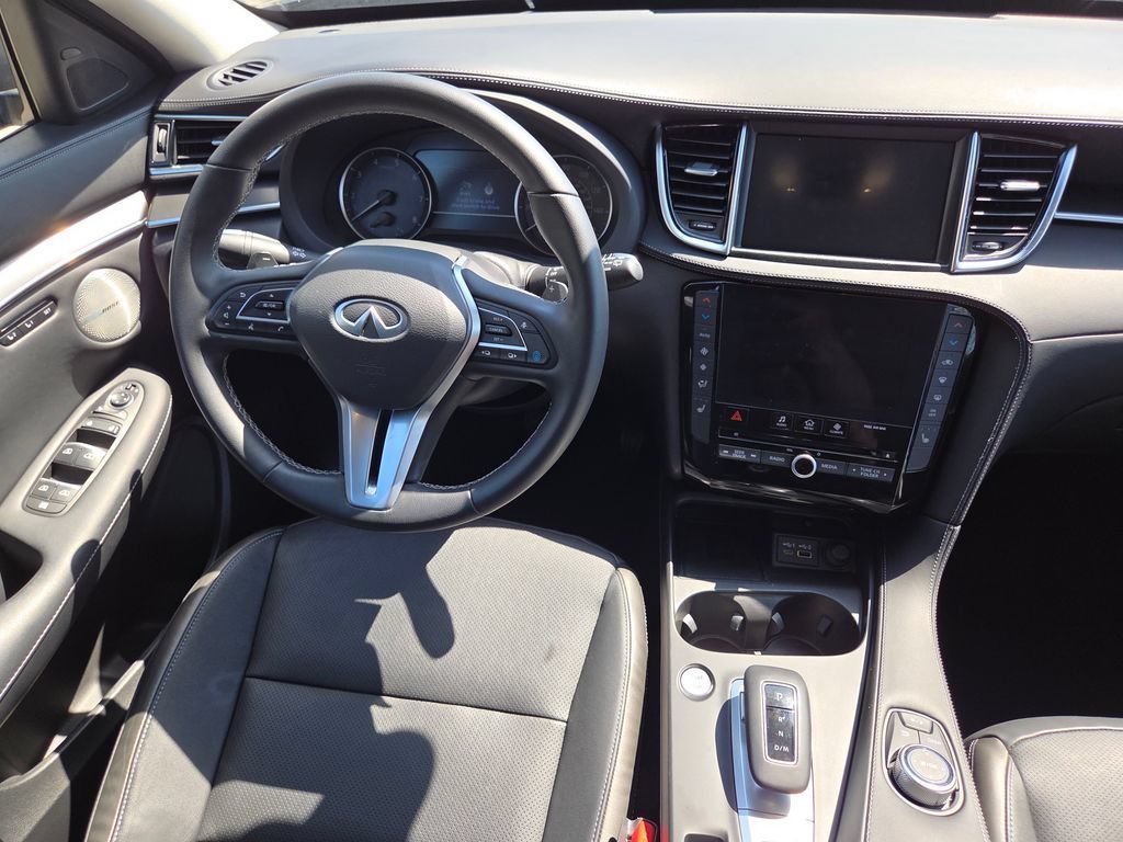 Used 2025 Black Obsidian INFINITI LUXE image 38