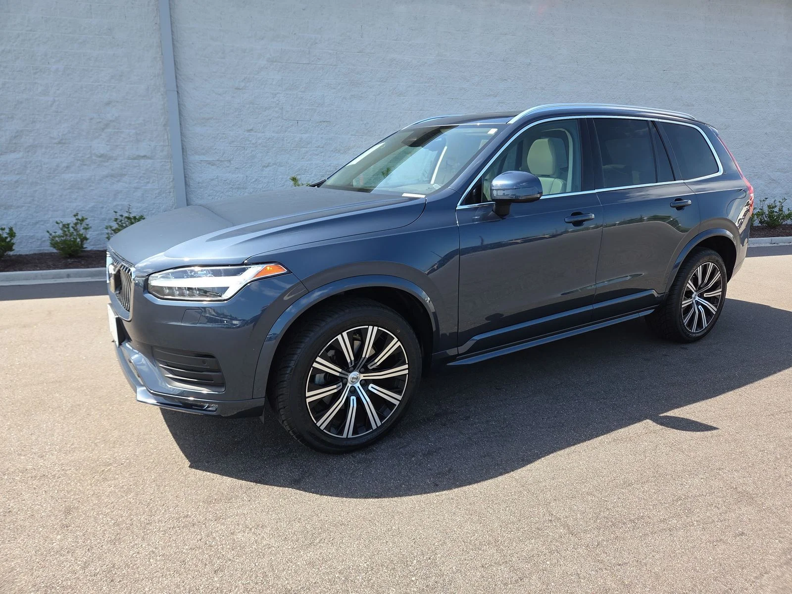 2023 Volvo XC90 B6 Core 4WD's photo