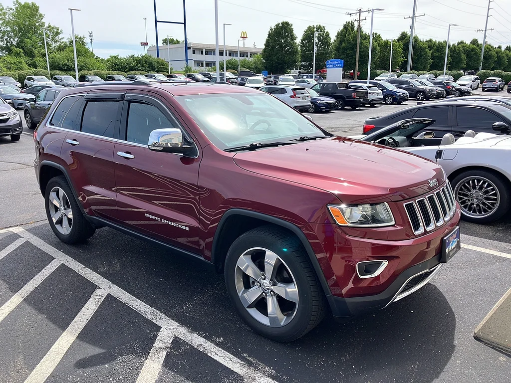 Used 2016 Velvet Red Pearl Coat Jeep Limited image 1