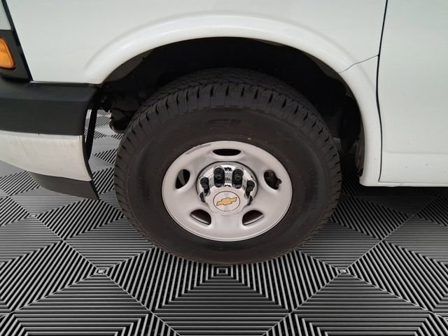 2024 Chevrolet Express Passenger LT - Photo 9