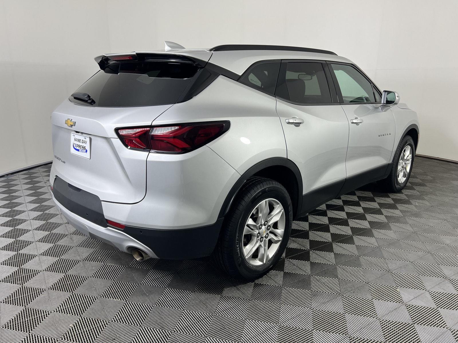 Used 2020 Silver Ice Metallic Chevrolet LT image 23