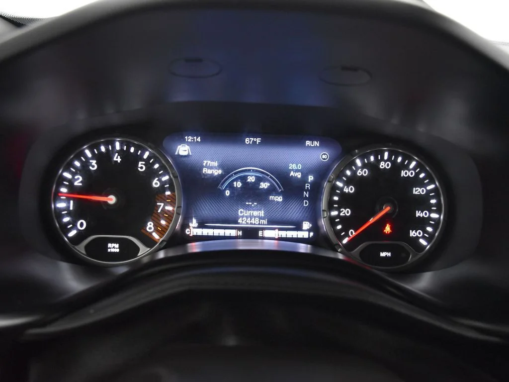 Certified Used 2021 White Jeep Latitude image 11