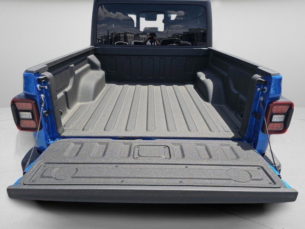 Used 2025 Hydro Blue Pearlcoat Jeep Mojave image 27