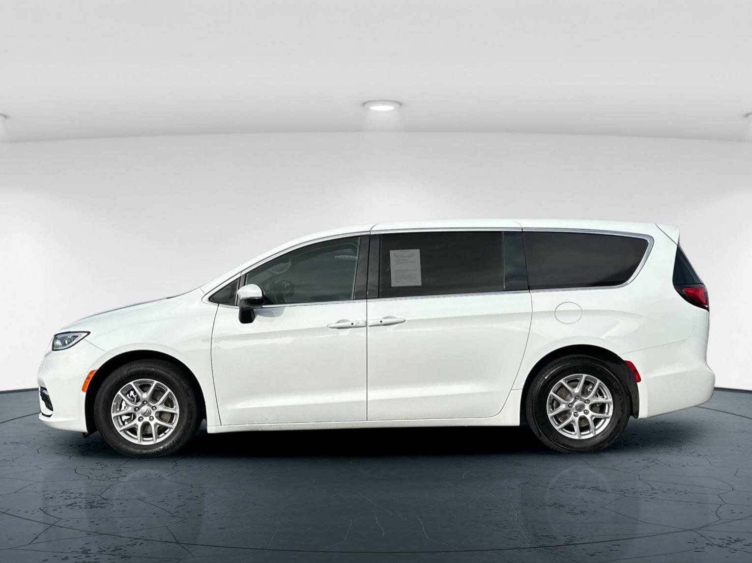 Used 2023 Bright White Clearcoat Chrysler Touring L 4D Passenger Van image 3