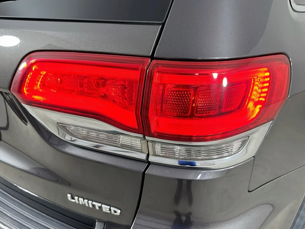 Used 2017 Gray Jeep Limited image 33