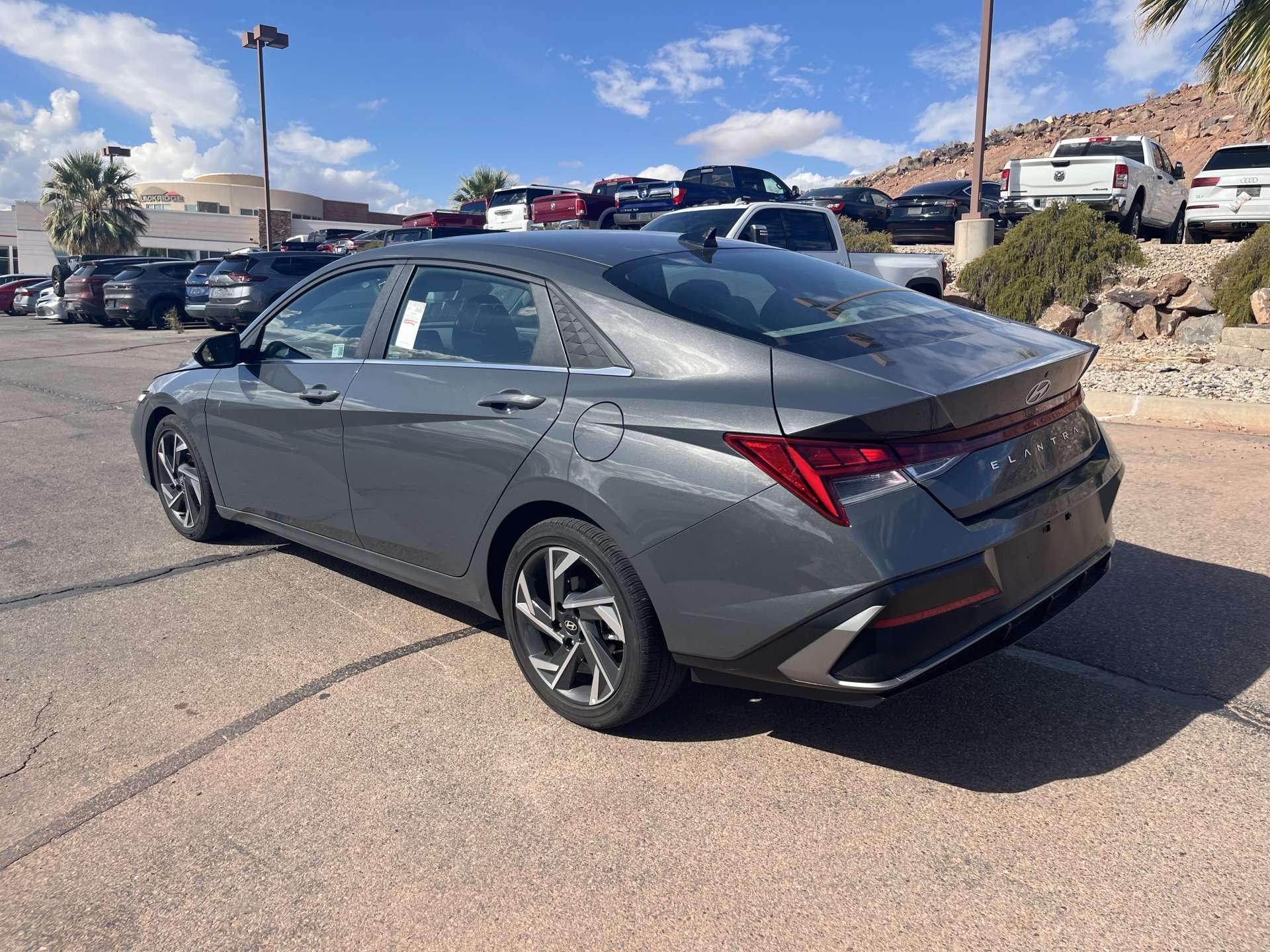 2025 Hyundai Elantra SEL - Photo 6
