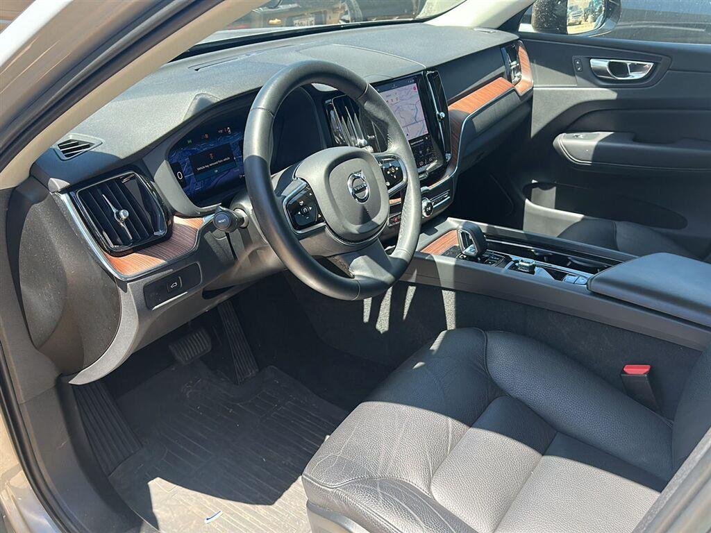 Used 2023 Silver Dawn Metallic Volvo Plus Dark Theme image 7