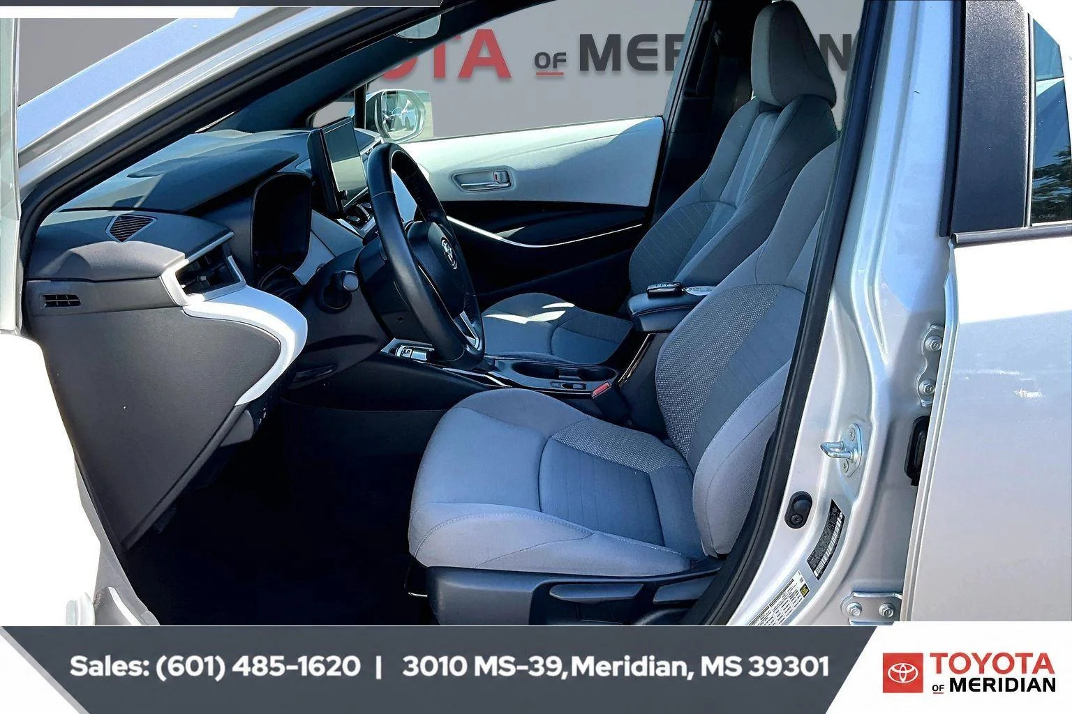 Used 2025 Classic Silver Metallic Toyota SE image 18
