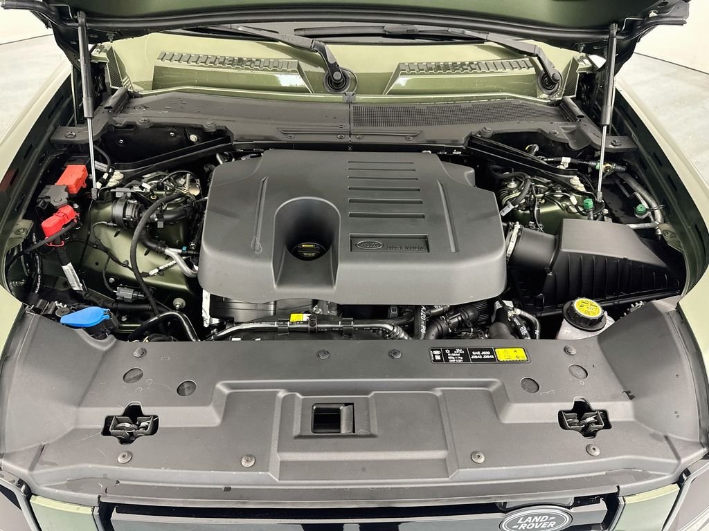 New 2026 Woolstone Green Land Rover X-Dynamic SE image 31