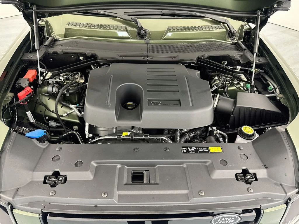 New 2026 Woolstone Green Land Rover X-Dynamic SE image 31