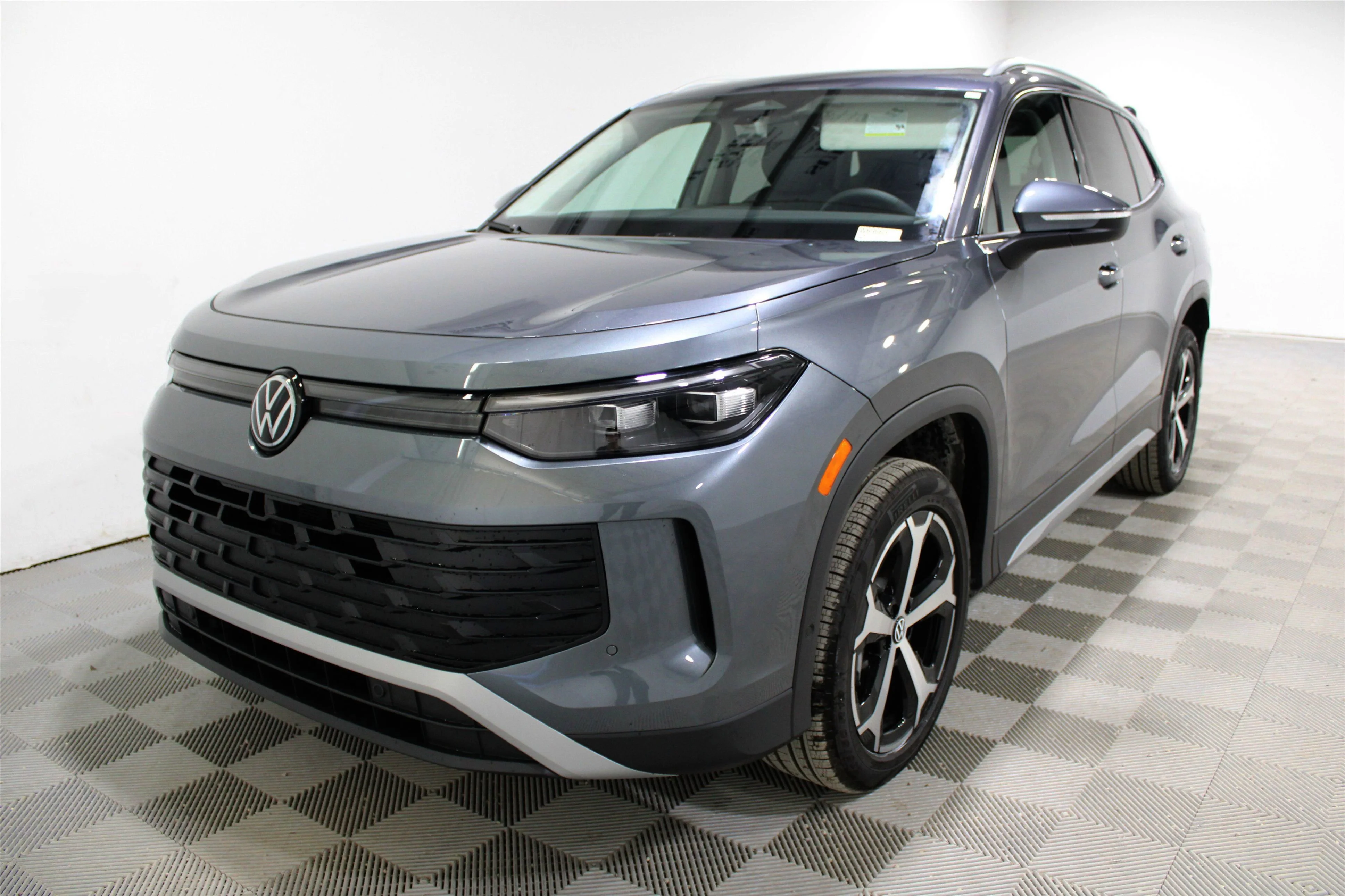 New 2026 Platinum Gray Metallic Volkswagen SE image 30