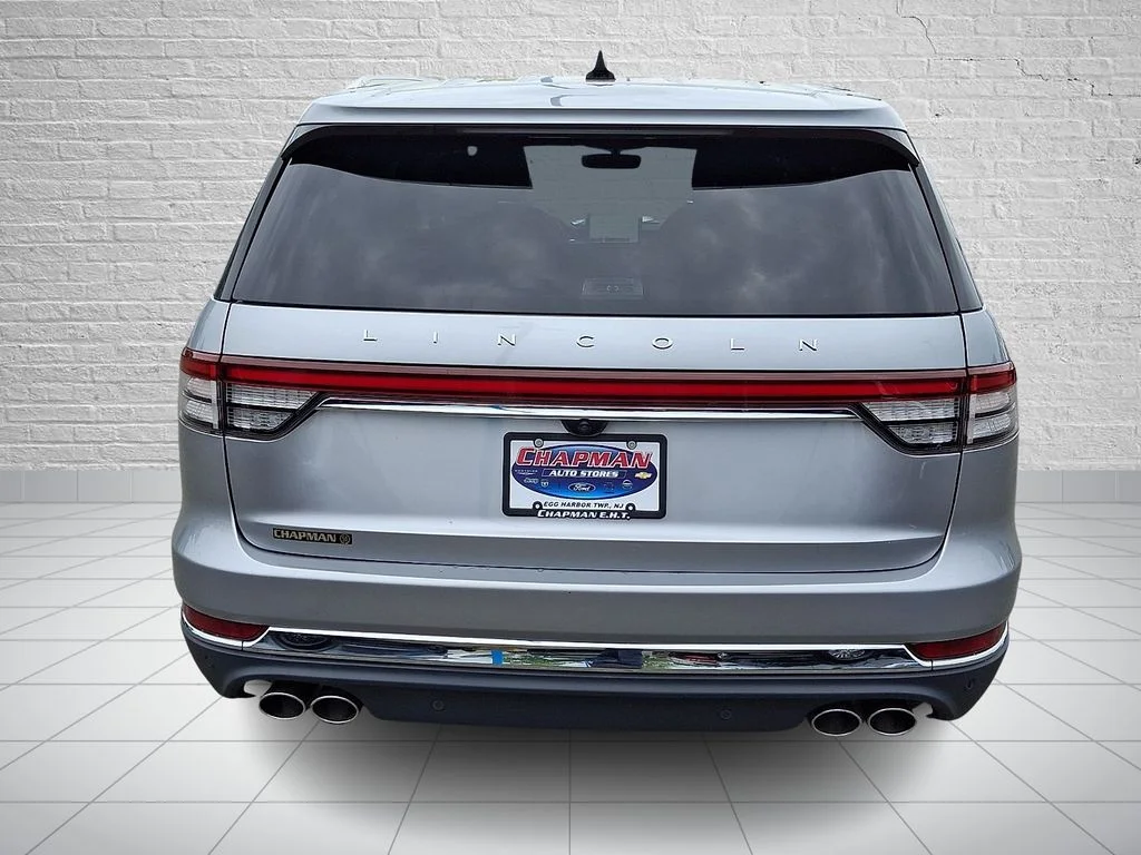 Certified Used 2023 Radiance Metallic Lincoln Standard image 5