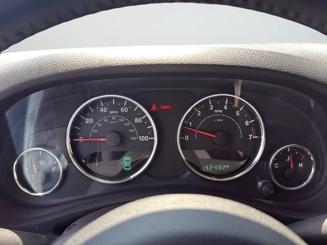 Used 2017 White Jeep Unlimited Sahara image 12