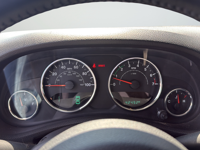 Used 2017 White Jeep Unlimited Sahara image 12