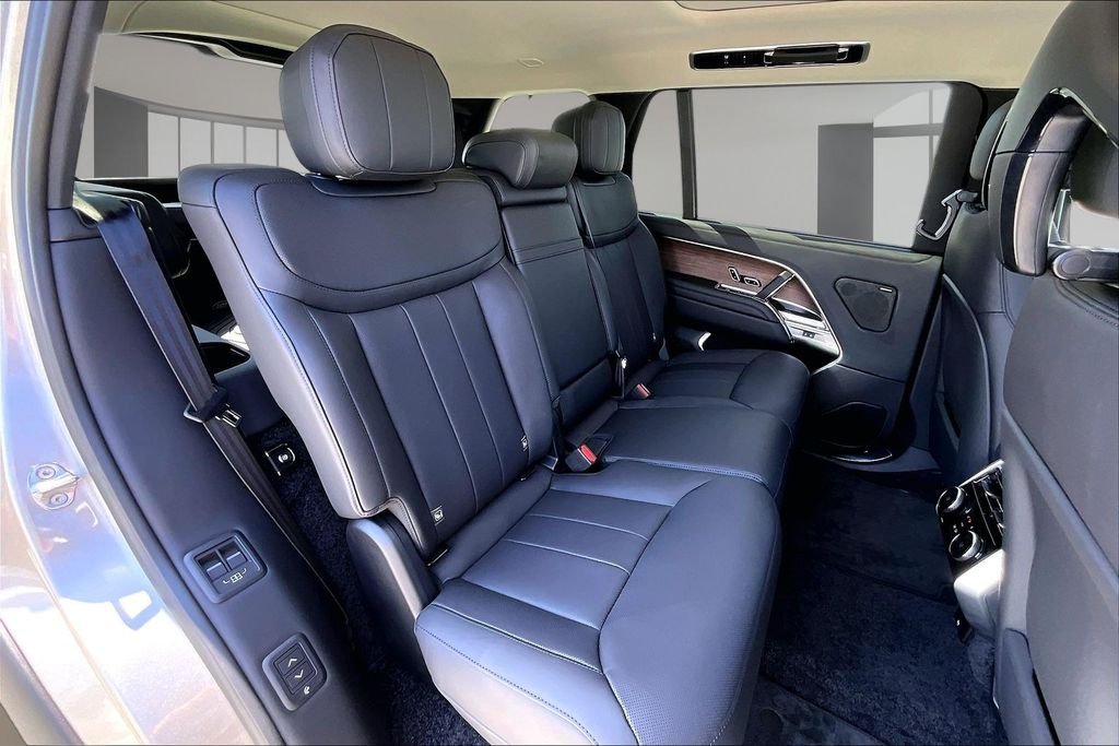 New 2026 BATUMI GOLD Land Rover SE 7 Seats image 10