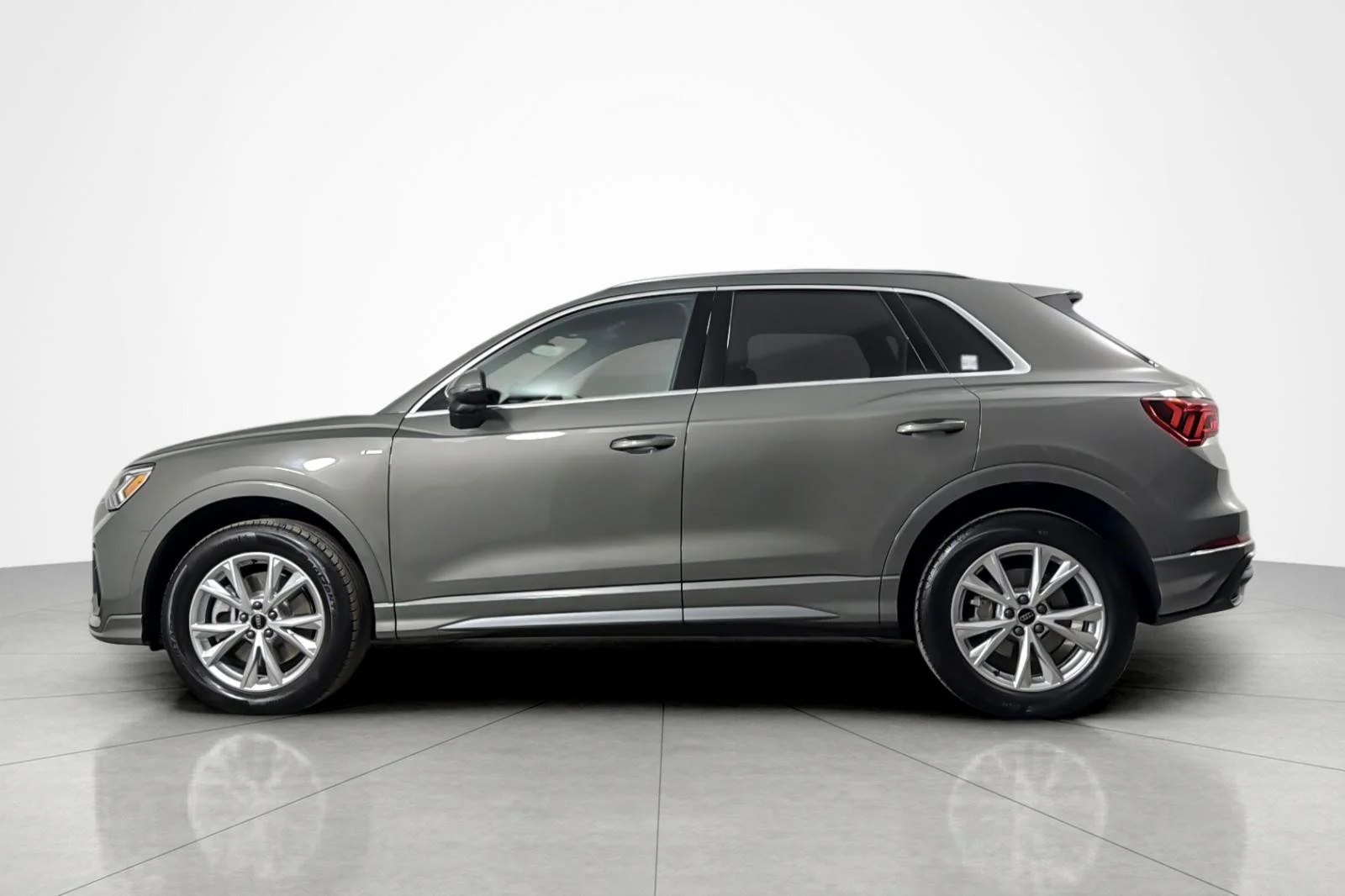 Used 2025 Chronos Gray Metallic Audi S line Premium 45 TFSI quattro image 2