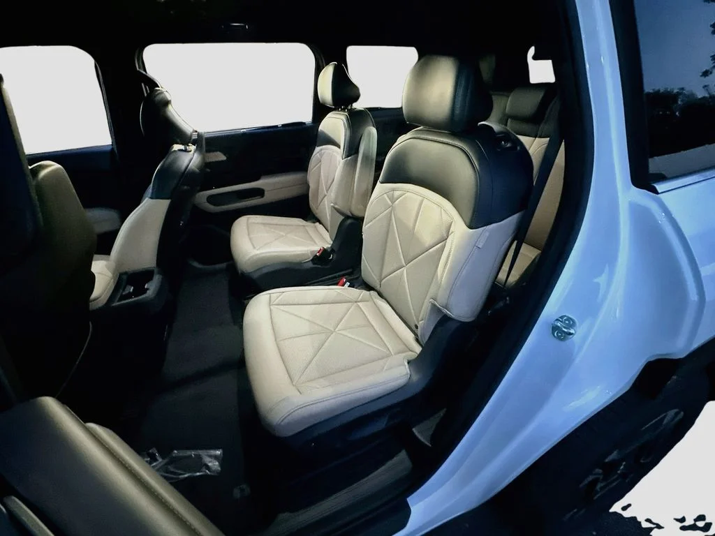 New 2027 Glacial White Pearl Kia EX image 25