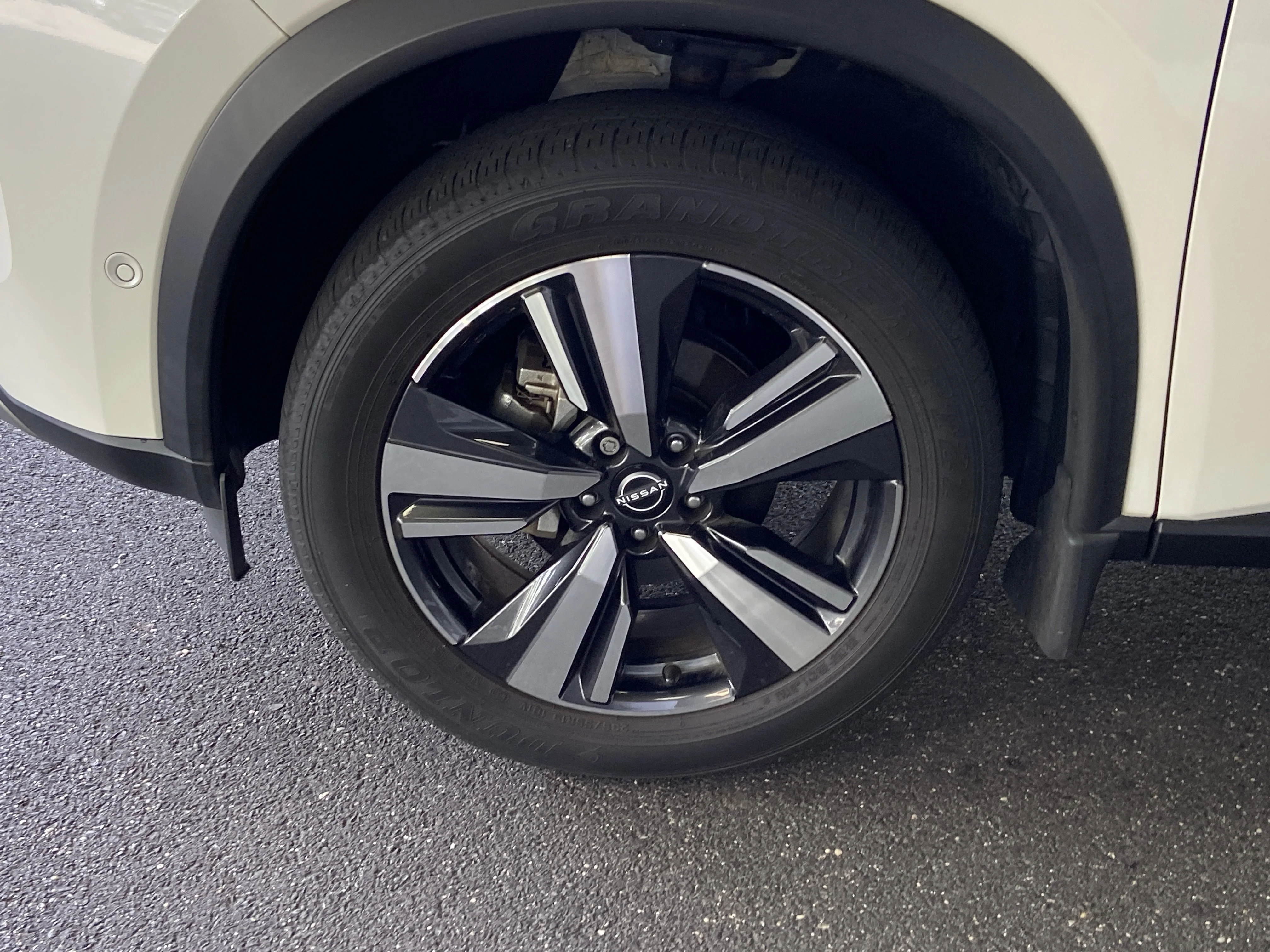 Used 2022 Pearl White Tricoat Nissan  image 18