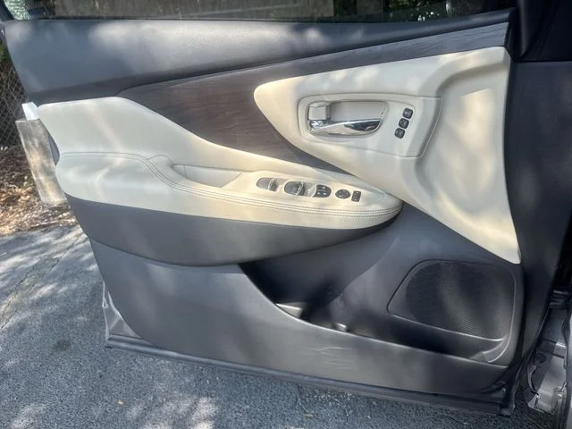 Used 2022 Gray Nissan Platinum image 27