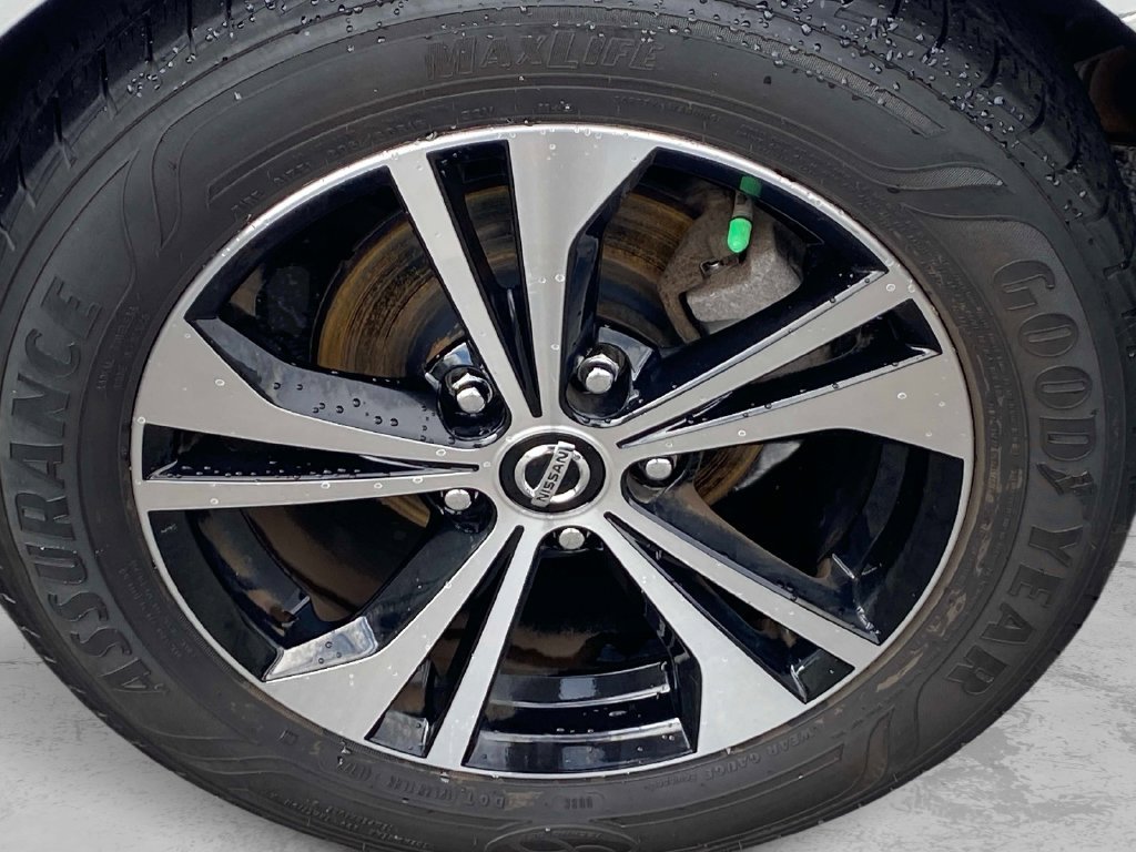 Used 2022 White Nissan SV image 26