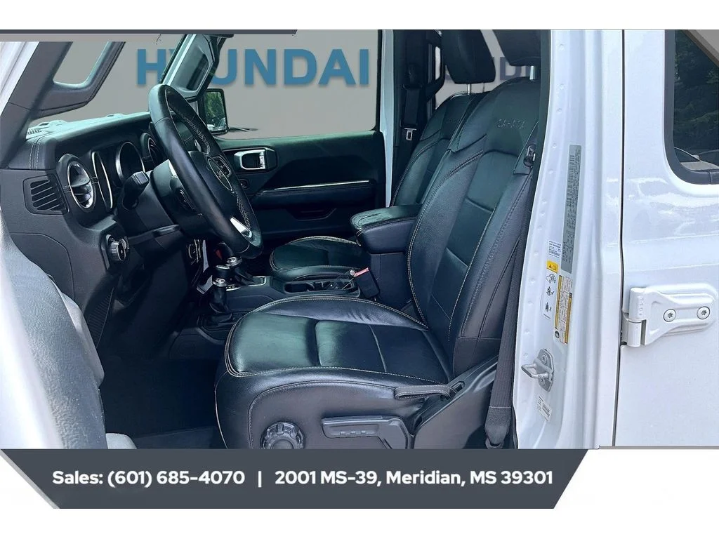 Used 2018 Bright White Clearcoat Jeep Unlimited Sahara image 18