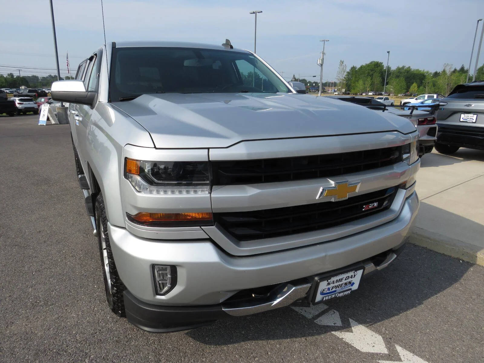 Used 2019 SILVER ICE METALLIC Chevrolet LT image 3