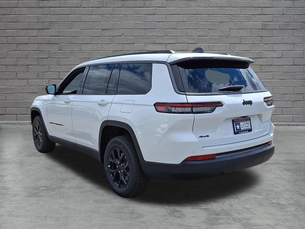 New 2026 Bright White Clearcoat Jeep Laredo Altitude image 6