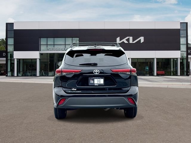Used 2021 Black Toyota L image 7