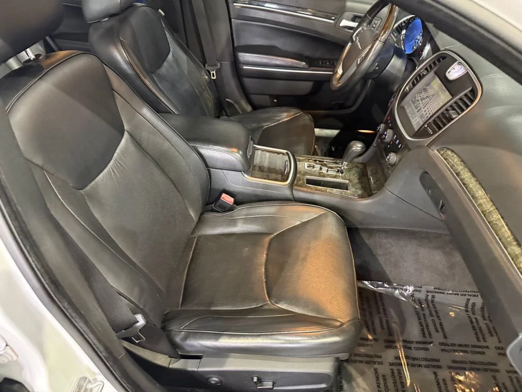 Used 2011 Ivory Chrysler Base image 4