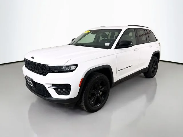 Used 2023 White Jeep Altitude X image 3