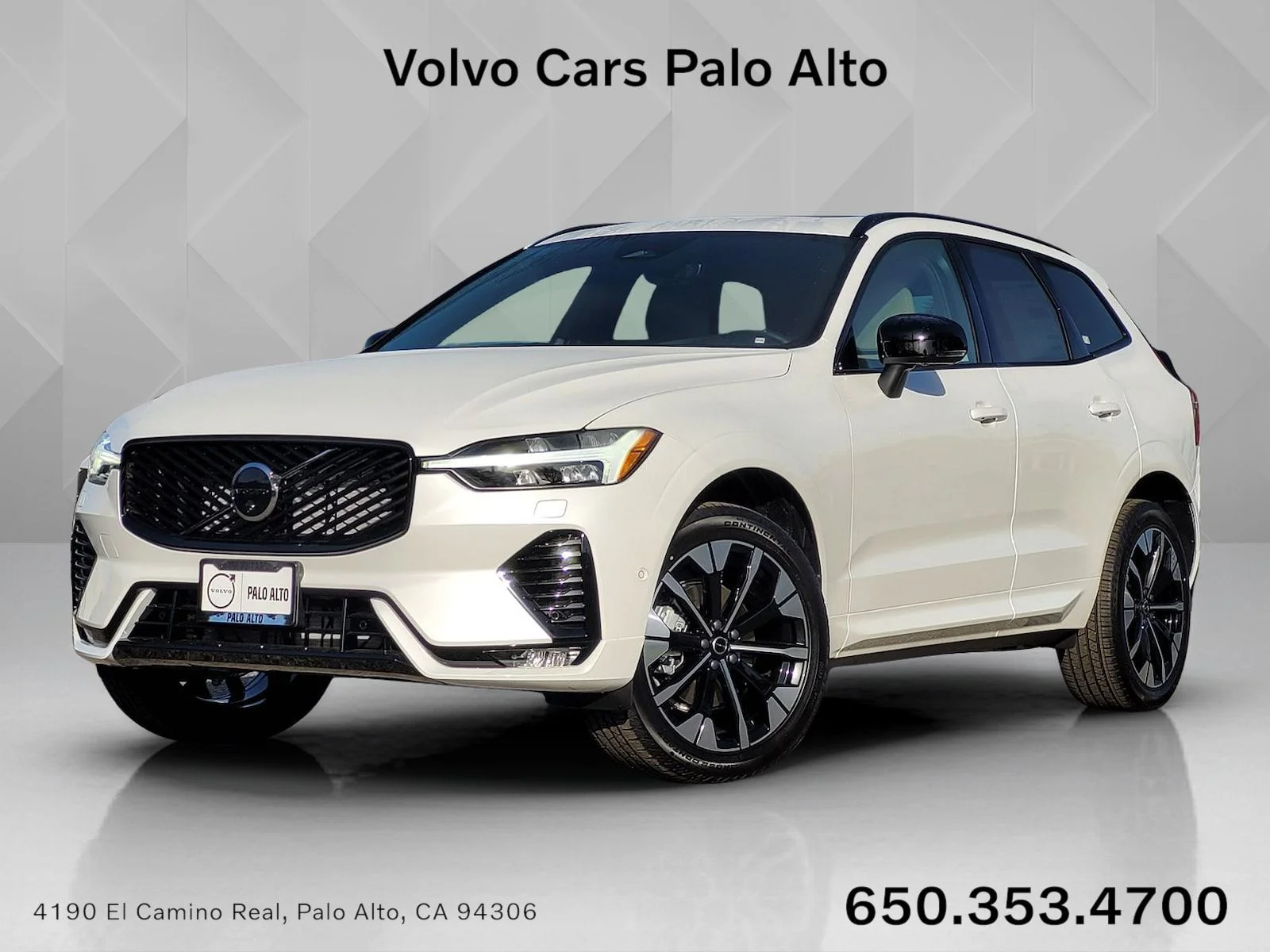 2026 Volvo XC60 B5 Plus Dark AWD's photo