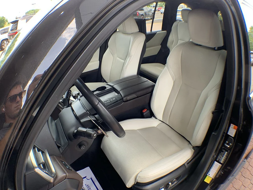 Used 2023 CAVIAR/PEPPER Lexus 600 Luxury image 11