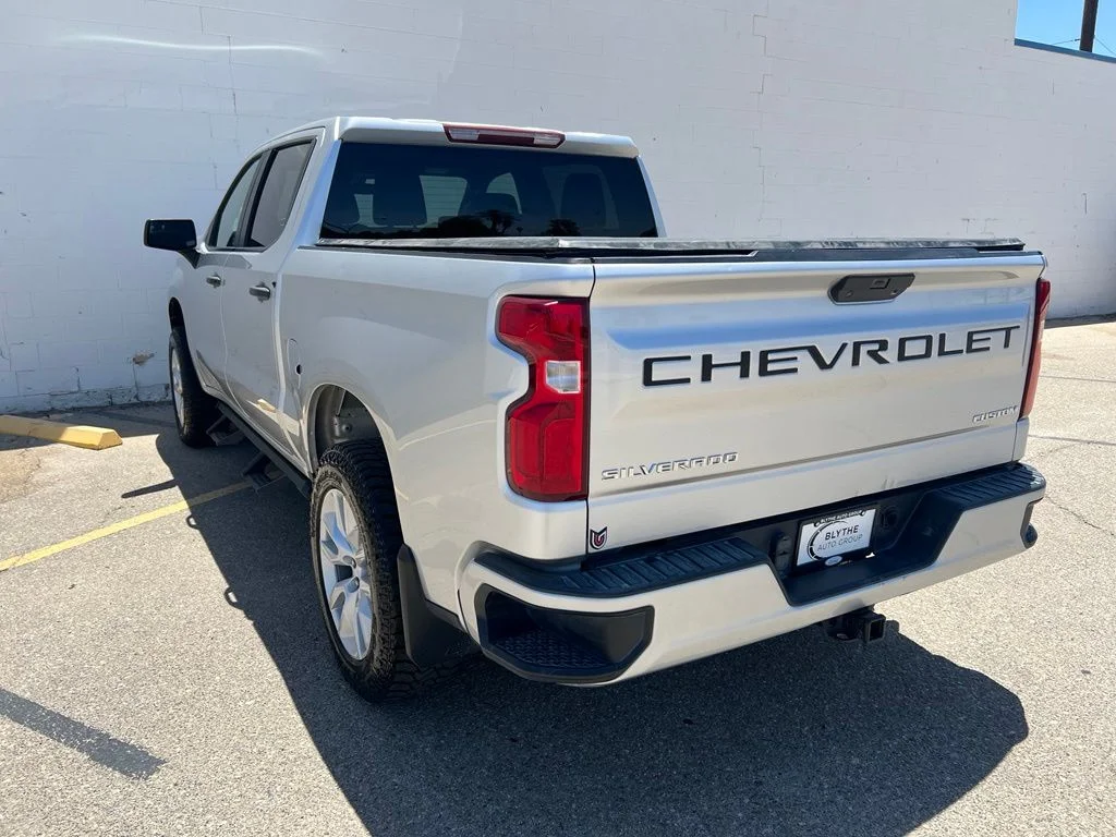 Used 2022 Silver Ice Metallic Chevrolet Custom image 3