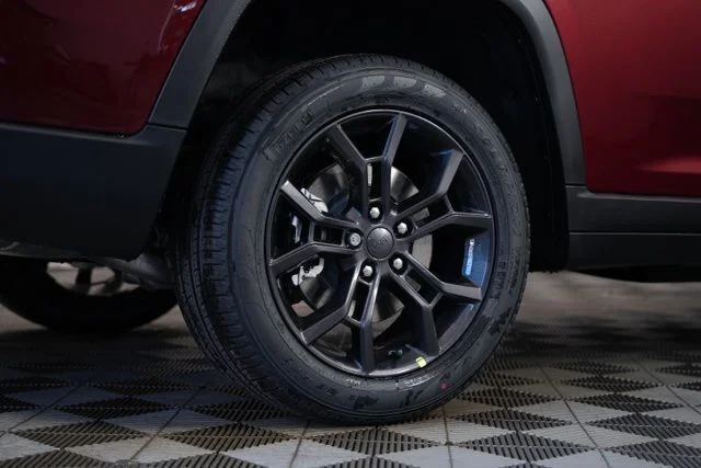 New 2025 Velvet Red Pearl-Coat Exterior Paint Jeep Limited image 40