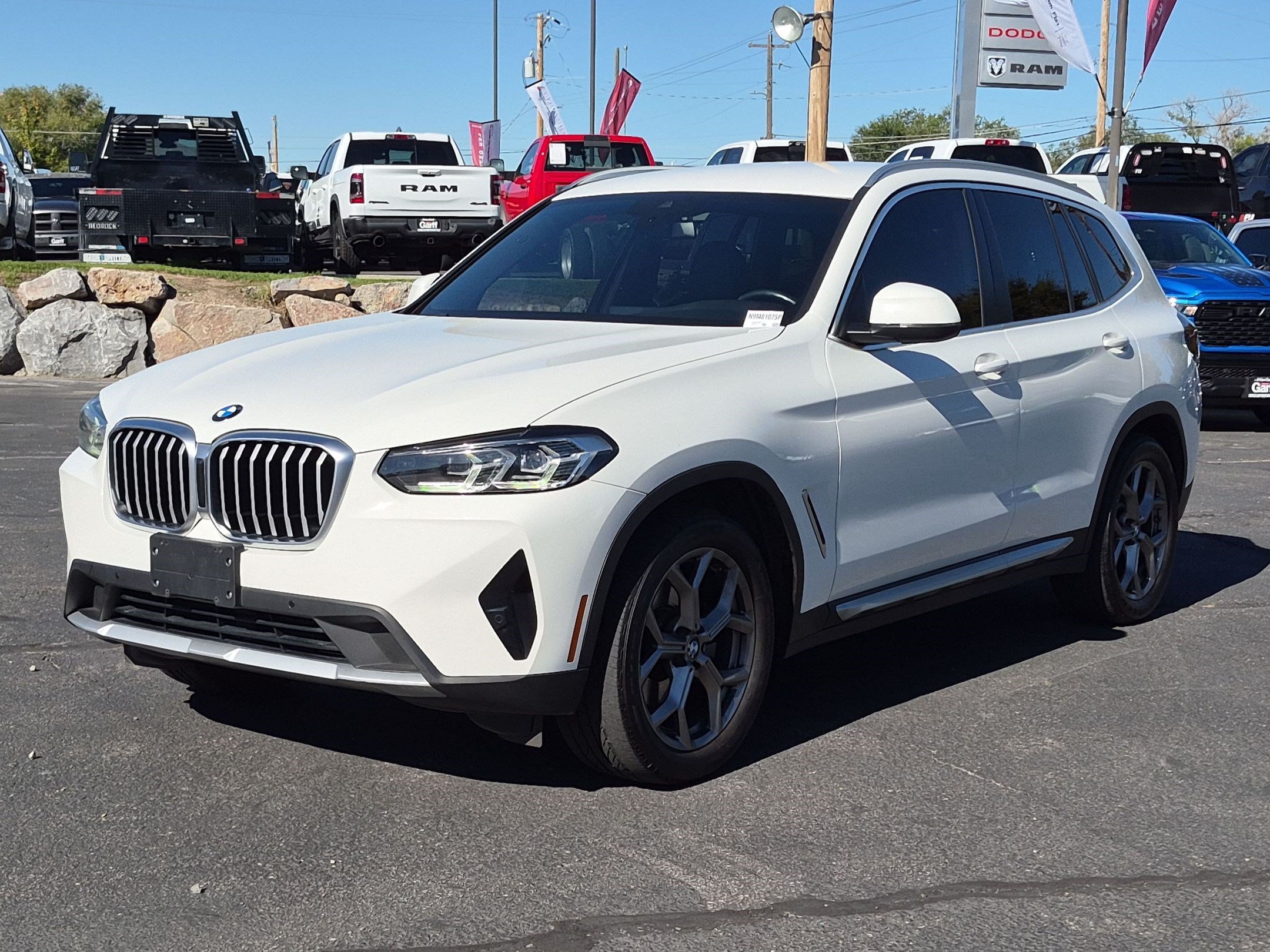 Used 2022 White BMW xDrive30i image 10