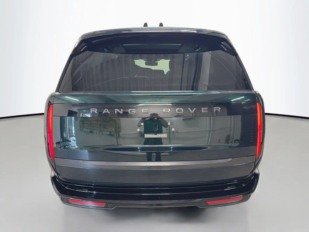 Certified Used 2025 British Racing Green SV Bespoke Ultra Met Gloss Land Rover Autobiography image 10