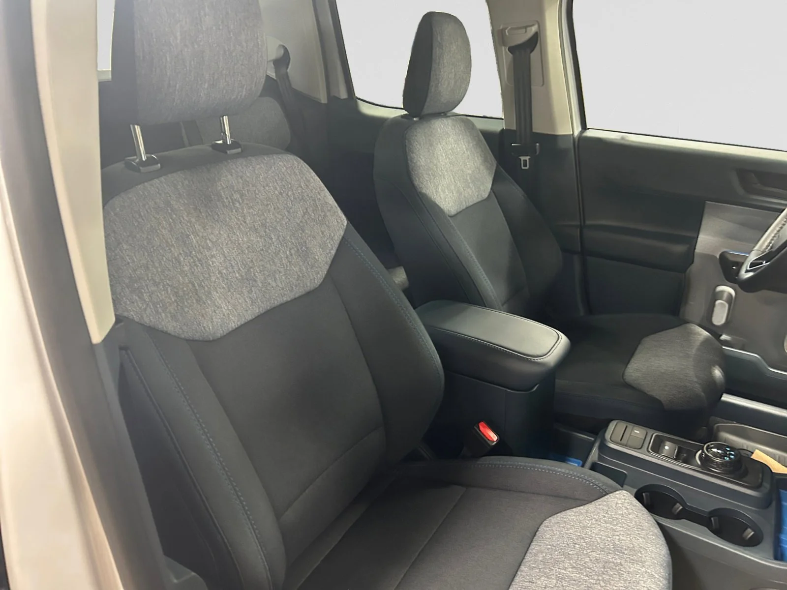 New 2026 Oxford White Ford XLT image 11