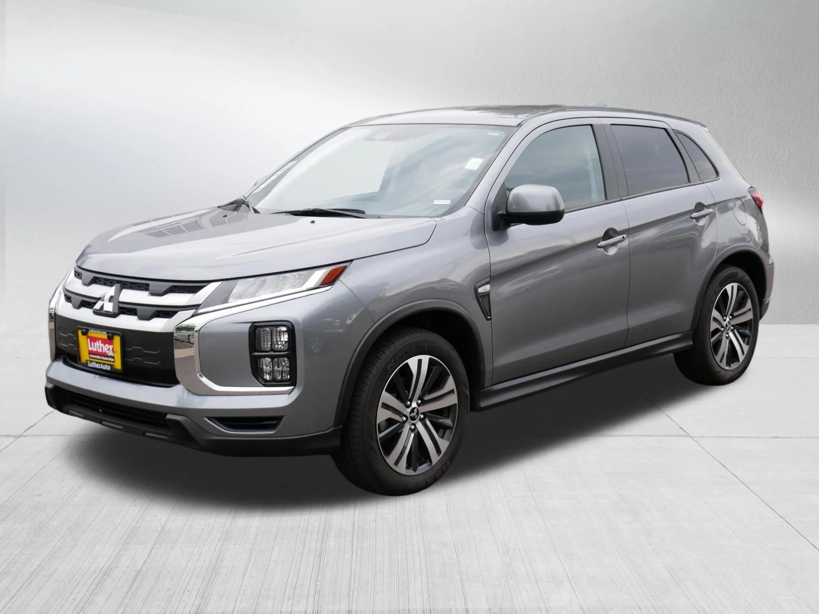 Used 2025 Mercury Gray Metallic Mitsubishi ES image 3