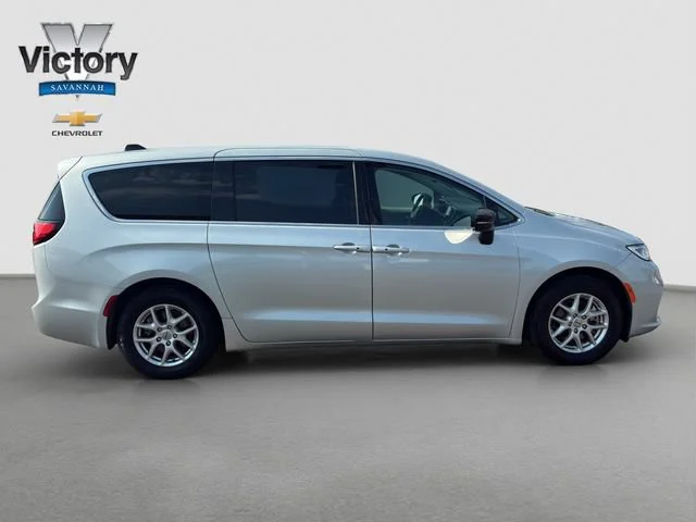 Used 2024 Silver Mist Chrysler Touring L image 8