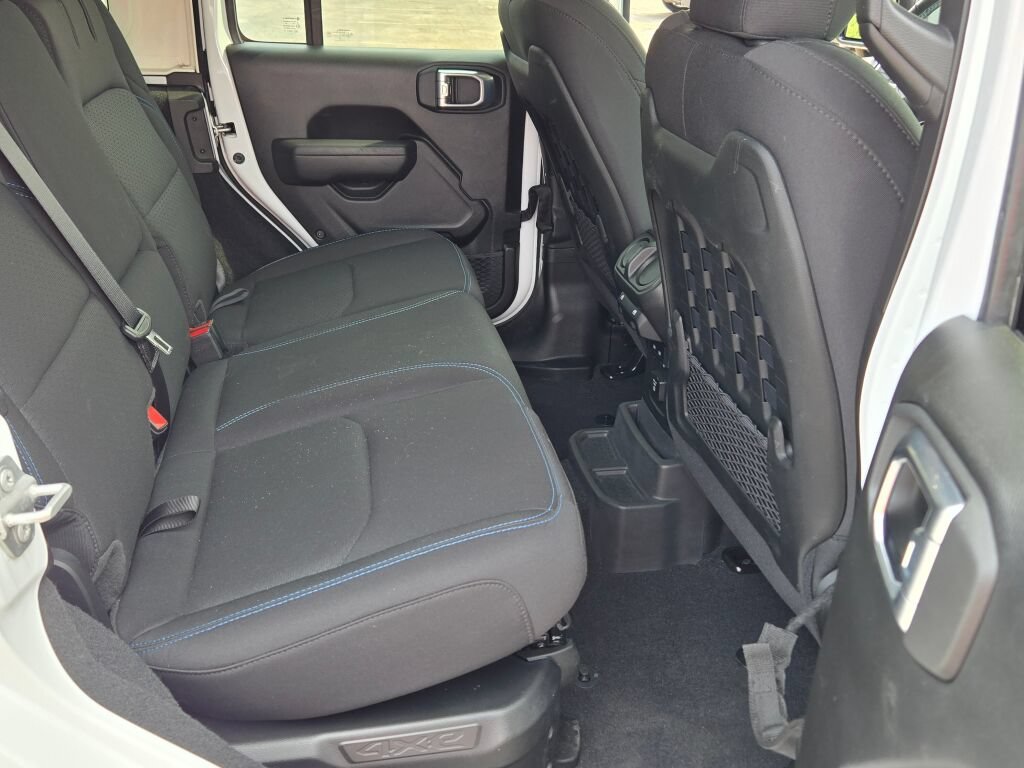 Used 2022 White Jeep Unlimited Rubicon 4xe image 12